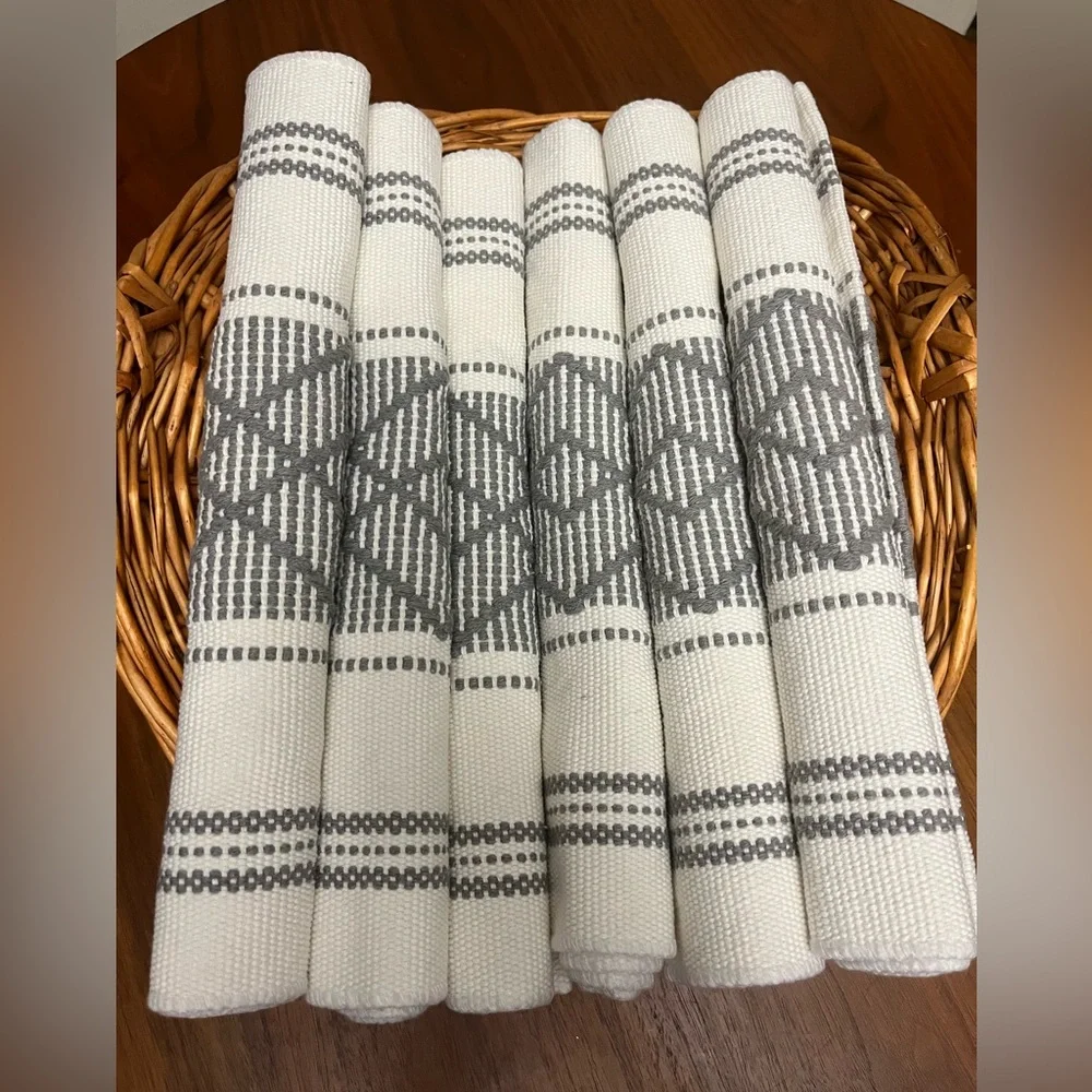 NEW.‎ Gray and Creme Patterned Fabric Placemats